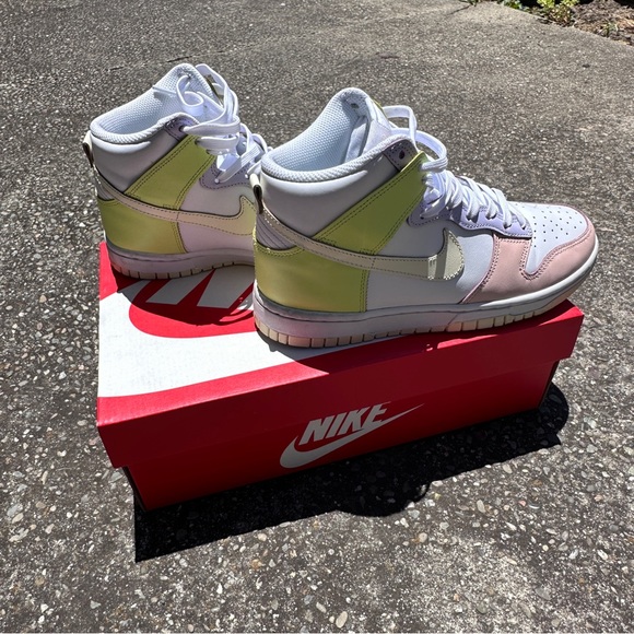 Nike Women’s Dunk High “Lemon Twist” - Picture 2 of 6